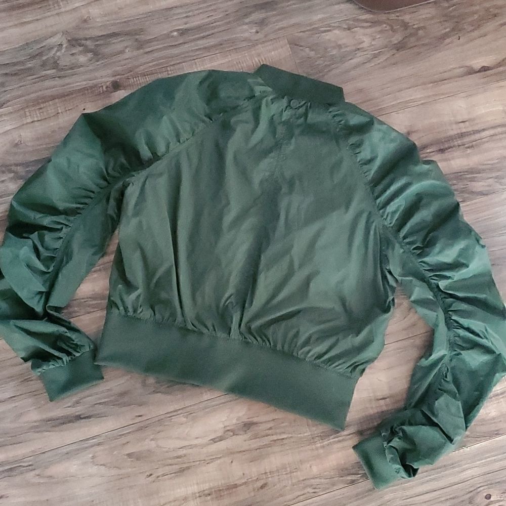 Hunter for Target | Cropped Windbreaker - Picture 6 of 6